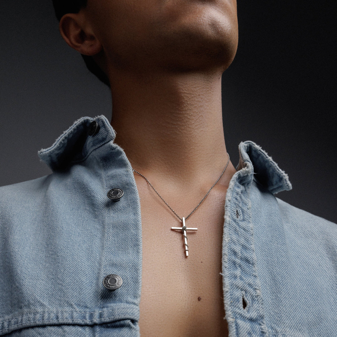 Pendentif croix en fil torsadé pour homme