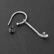 Ανδρικό σκουλαρίκι με "μπαστούνι του hockey" από ασήμι 925 - κοσμήματα emmanuela