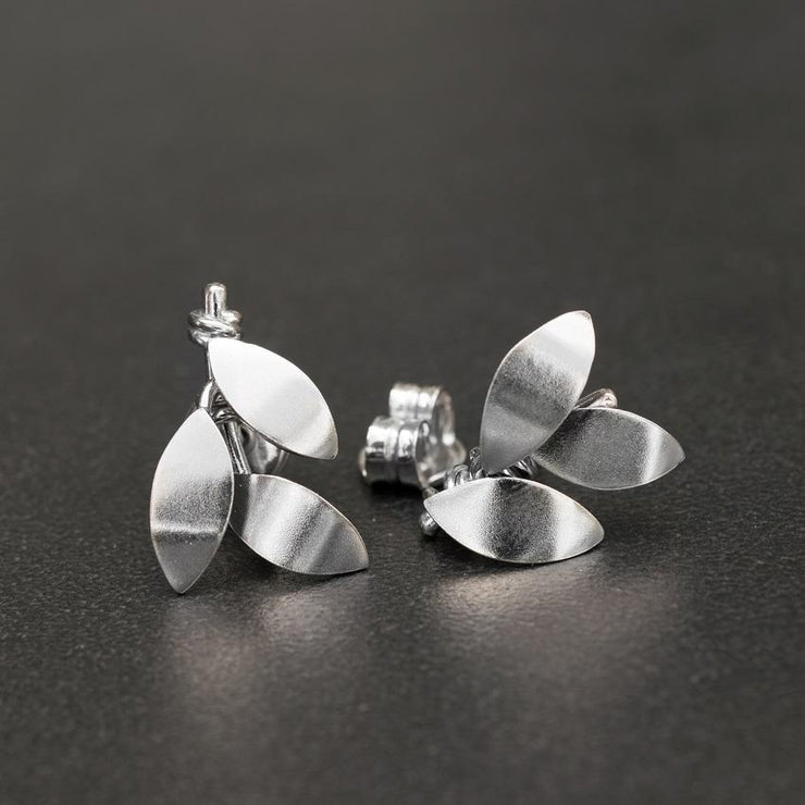 Καρφωτά σκουλαρίκια "φύλλα ελιάς" από ασήμι 925 - κοσμήματα emmanuela