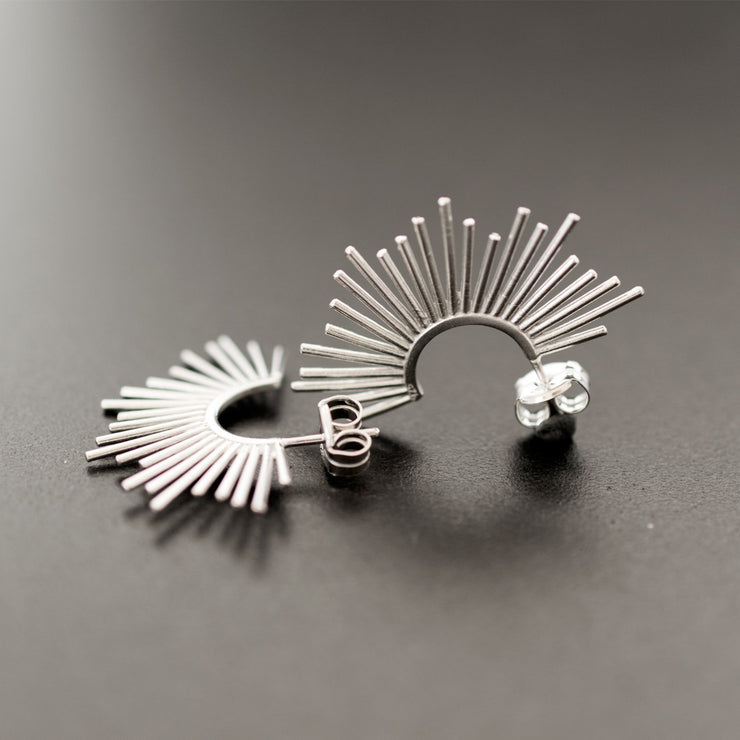 Καρφωτά σκουλαρίκια κρίκοι με ακτίνες από ασήμι 925 - κοσμήματα emmanuela
