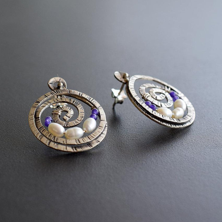 Καρφωτά σκουλαρίκια σπείρες με μαργαριτάρια από ασήμι 925 - κοσμήματα emmanuela