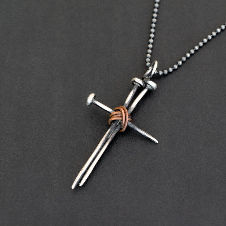 Ανδρικός κρεμαστός σταυρός από καρφιά | Ασημένια κοσμήματα Emmanuela