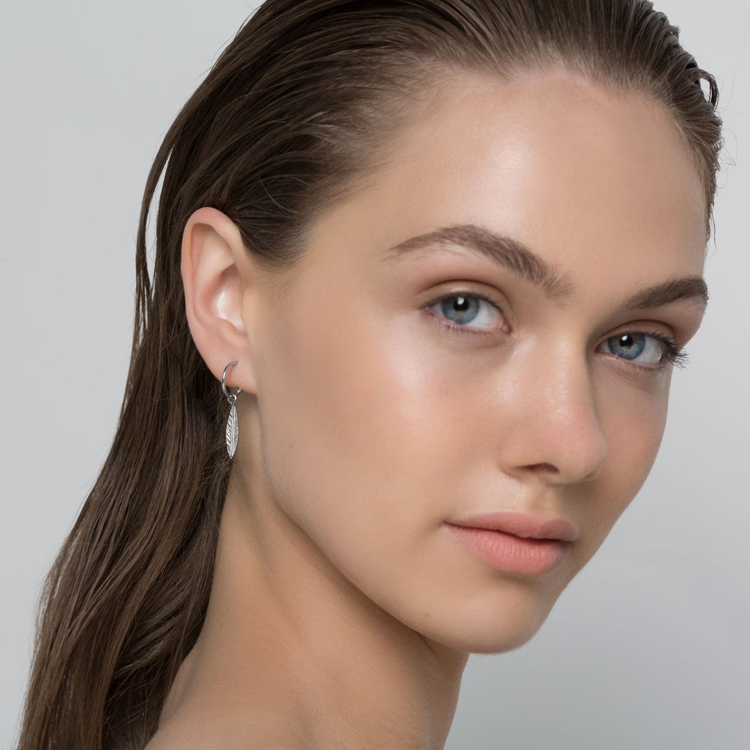 Hoop earrings with feathers